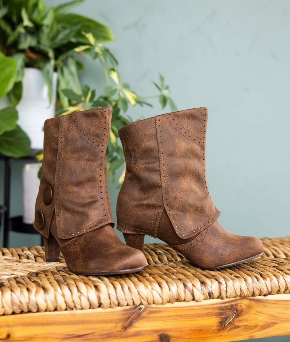 Not Rated Cowgirl Star Booties In Tan Size 10